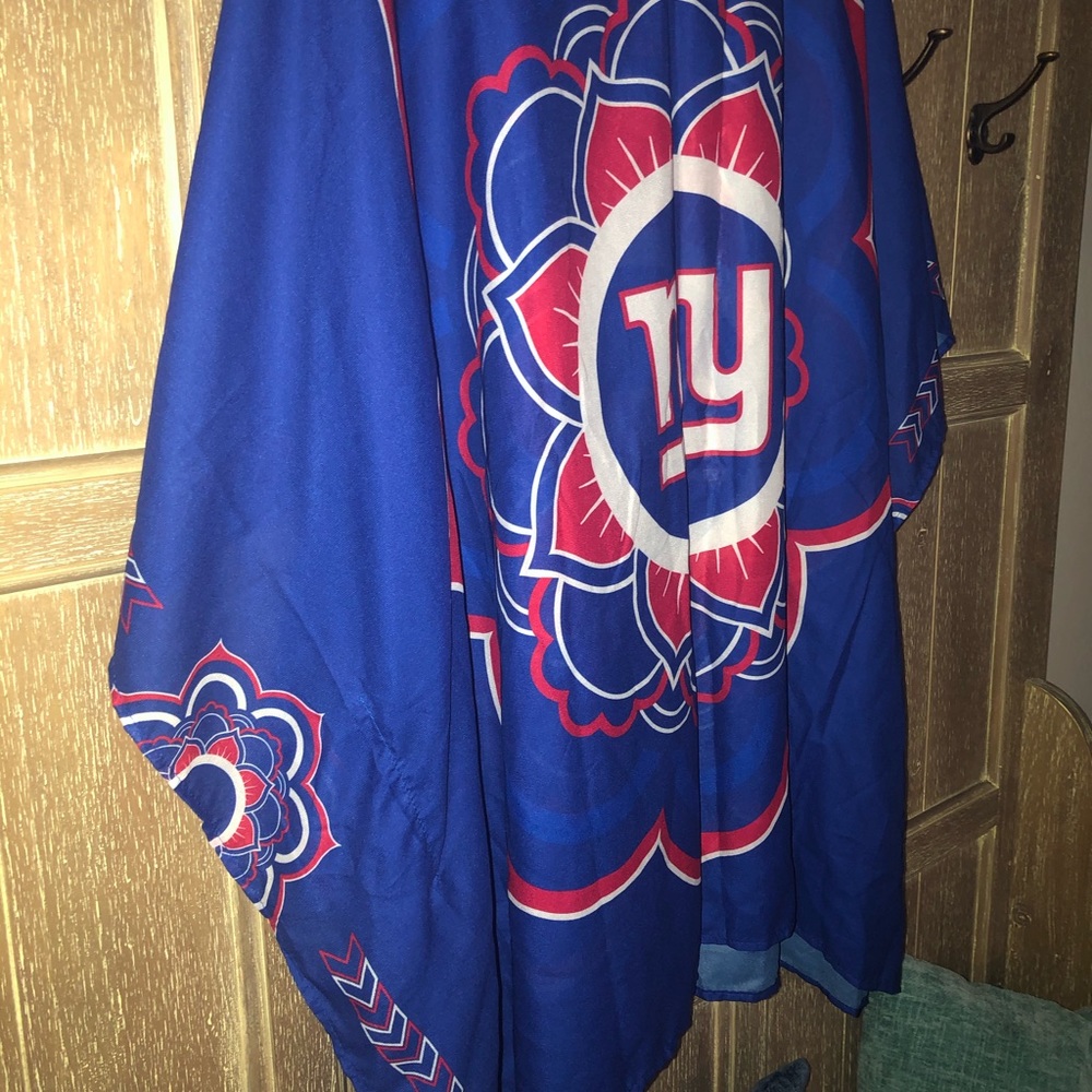 Poncho - Picture 3 of 4